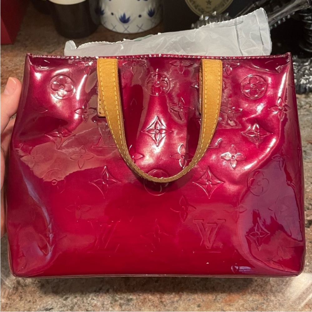 Gorgeous Louis Vuitton patent
vernis burgundy dyed small shopping bag pm.